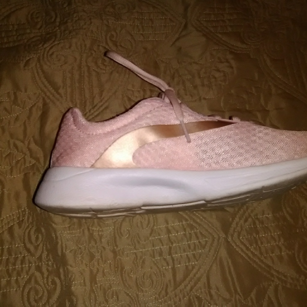 Shoes - Picture 4 of 6